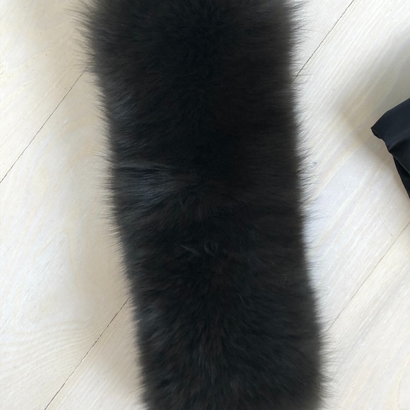 24" Brown Fox Fur Collar - Picture 2 of 6